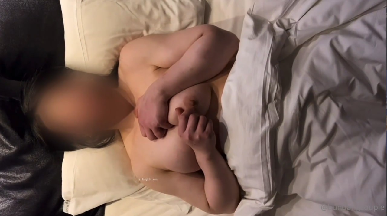 MDBK-297 通学電車で敏感乳首痴漢 恥ずかしくて声も出せない状況で溢れ出す愛液を止められない気弱な敏感娘